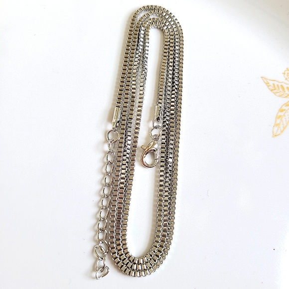 NWT- 28" Silver Alloy Box Chain Necklace - Picture 1 of 4